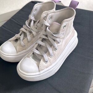 COPY - Girls Converse high  tops all star